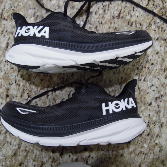 HOKA CLIFTON 9 mens size 8D